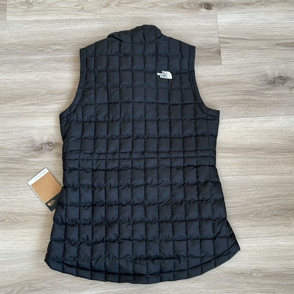 The North Face Women's Black Puffer Vest - Picture 11 of 11